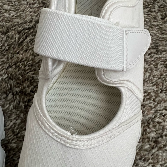 Nike Air Rift Tabi Shoe - Picture 8 of 10